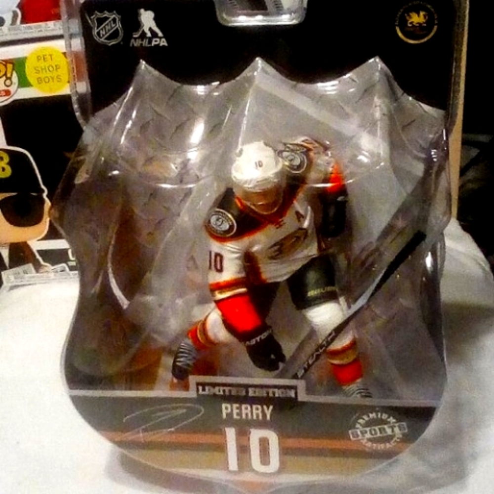 NHL PA  FiGure  Corey Perry player  N. 10 Anaheim  Ducks Team